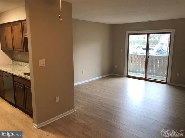 4811 RAVENS CREST DR, Plainsboro, NJ 08536