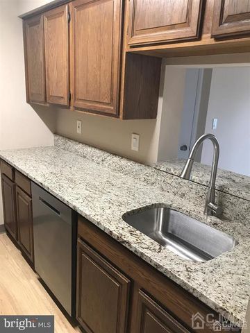4811 RAVENS CREST DR, Plainsboro, NJ 08536