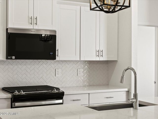 15914 W COTTONTAIL Lane, Surprise, AZ 85387