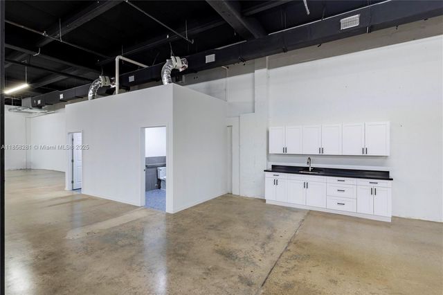 6890 NE 4th Ct, Miami, FL 33138