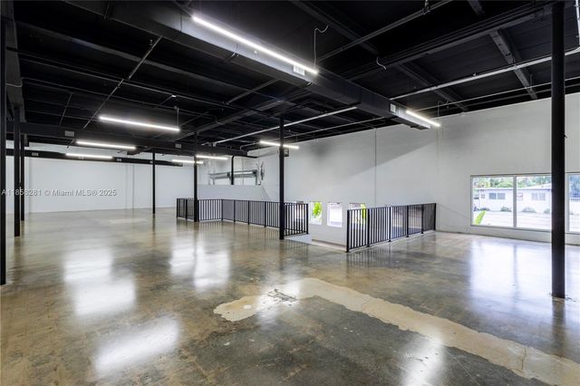 6890 NE 4th Ct, Miami, FL 33138