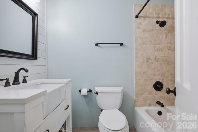 624 Patricia Avenue, Harrisburg, NC 28075