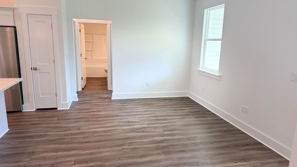Image 10 of property listing at 4183 Luar, Chipley, FL 32428