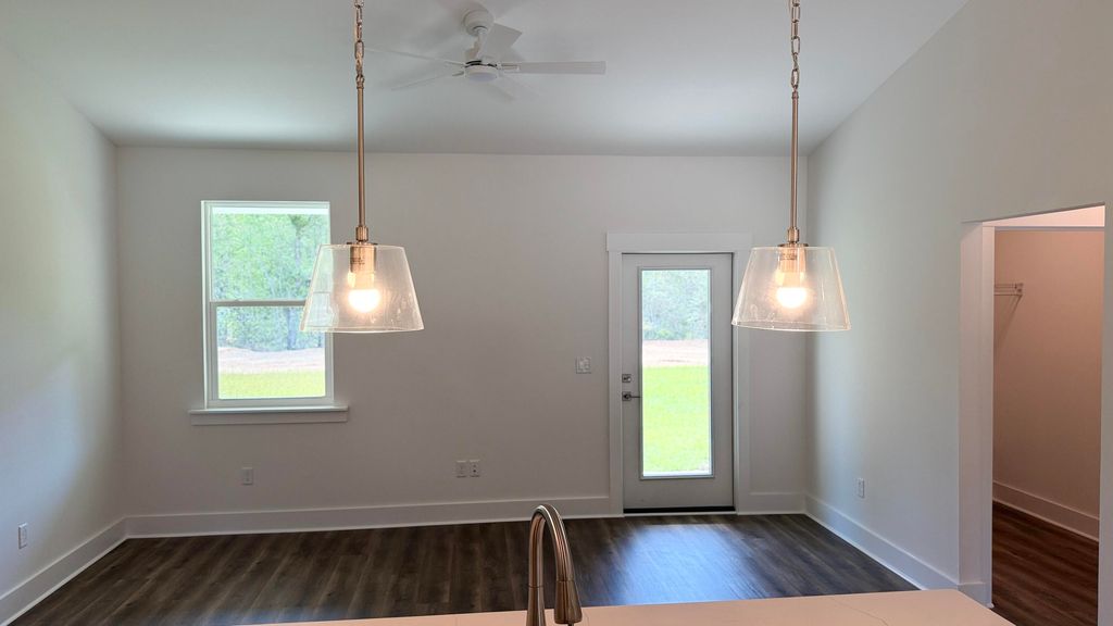 Image 11 of property listing at 4183 Luar, Chipley, FL 32428