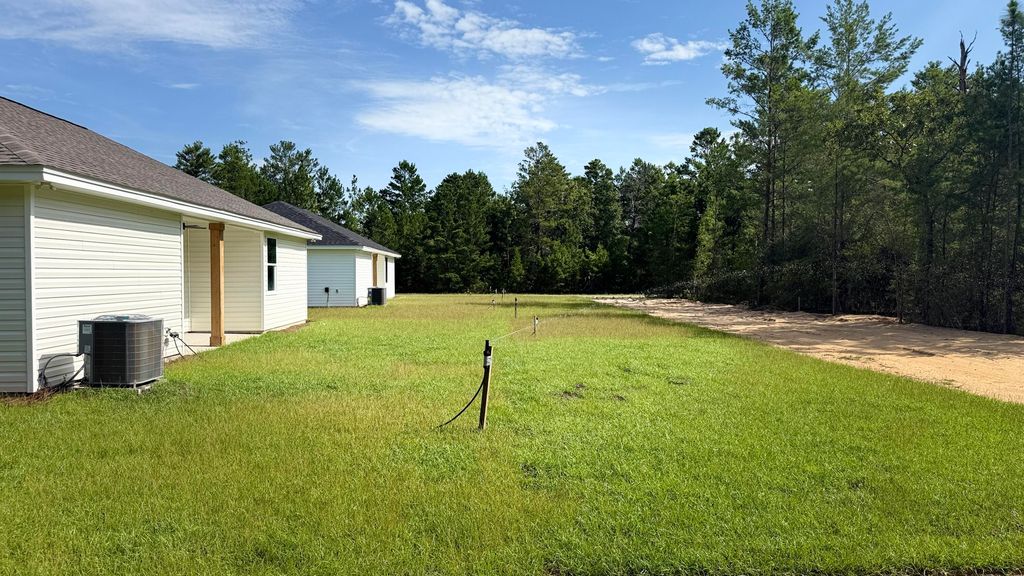 Image 26 of property listing at 4183 Luar, Chipley, FL 32428