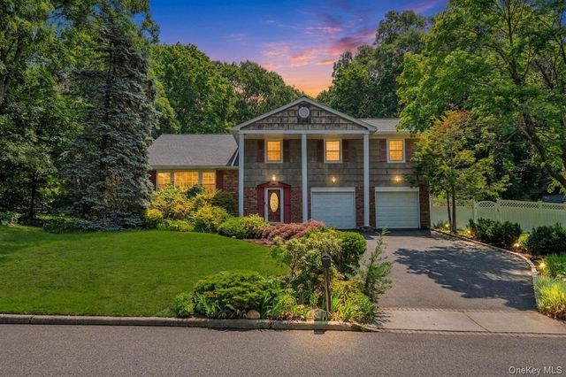 3 Spruce Circle, Farmingville, NY 11738