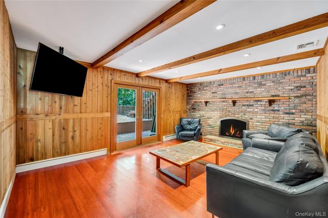 3 Spruce Circle, Farmingville, NY 11738