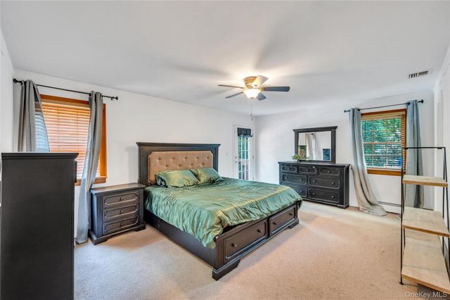 3 Spruce Circle, Farmingville, NY 11738