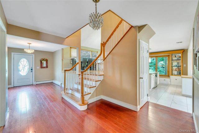 3 Spruce Circle, Farmingville, NY 11738