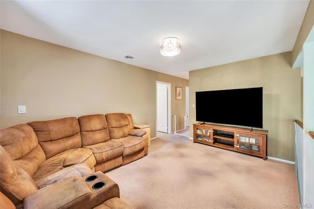 3 Spruce Circle, Farmingville, NY 11738
