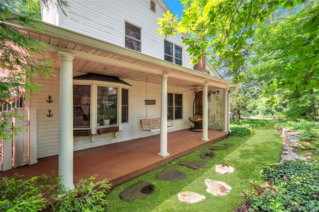 3 Spruce Circle, Farmingville, NY 11738