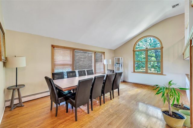 3 Spruce Circle, Farmingville, NY 11738