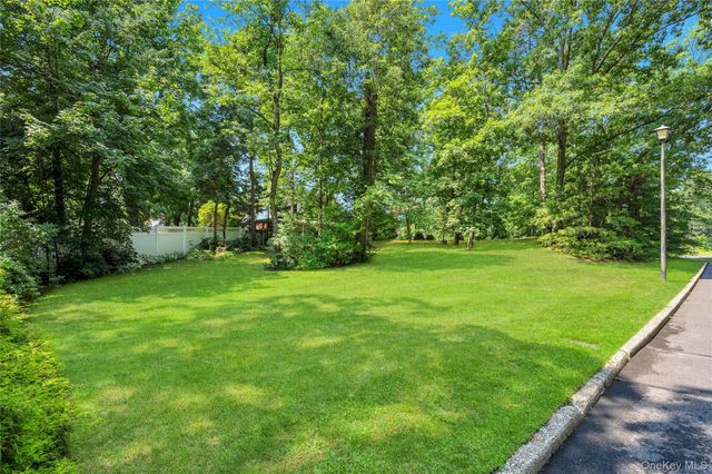 3 Spruce Circle, Farmingville, NY 11738