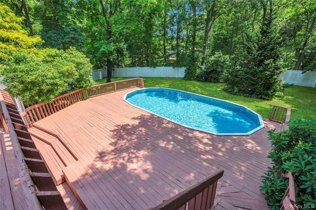 3 Spruce Circle, Farmingville, NY 11738