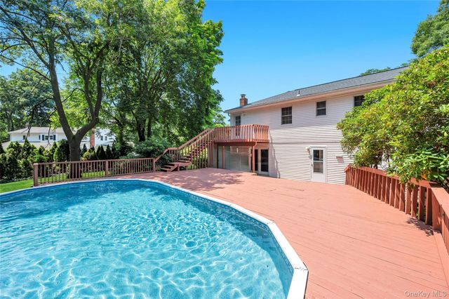 3 Spruce Circle, Farmingville, NY 11738