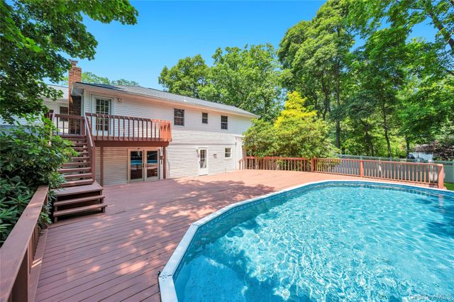 3 Spruce Circle, Farmingville, NY 11738