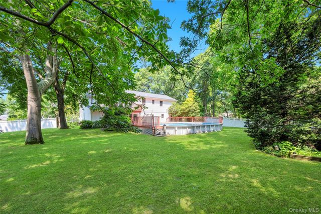 3 Spruce Circle, Farmingville, NY 11738