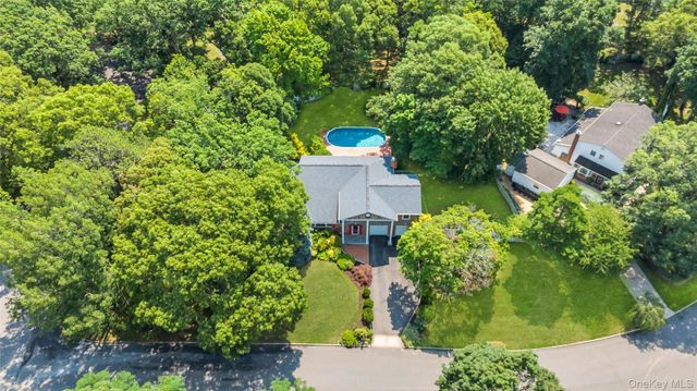 3 Spruce Circle, Farmingville, NY 11738
