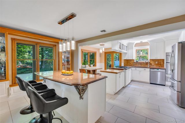 3 Spruce Circle, Farmingville, NY 11738