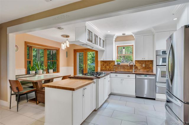 3 Spruce Circle, Farmingville, NY 11738