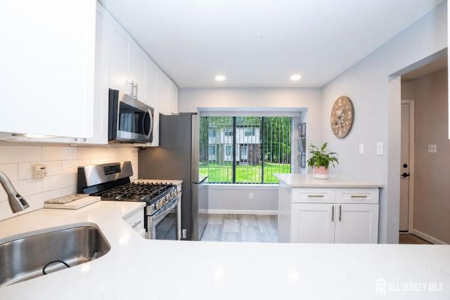 9 Wood Acres Drive, North Brunswick, NJ 08902