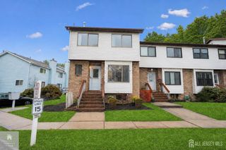 9 Wood Acres Drive, North Brunswick, NJ 08902