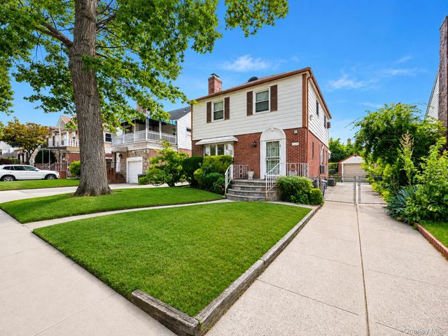 76-26 176th Street, Fresh Meadows, NY 11366