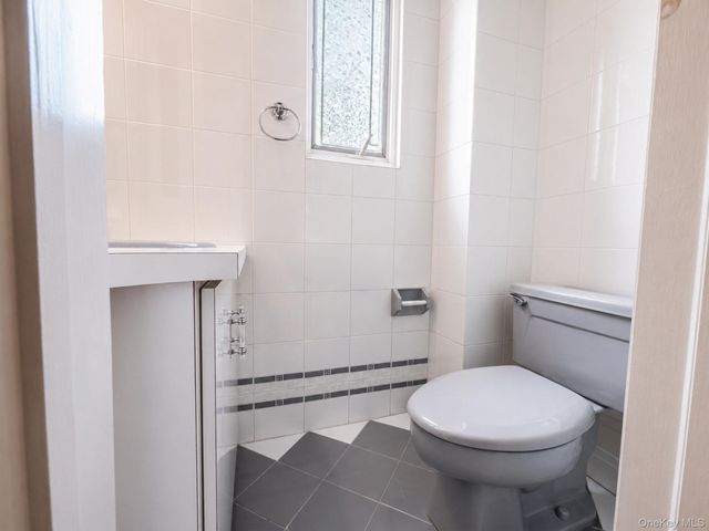 76-26 176th Street, Fresh Meadows, NY 11366