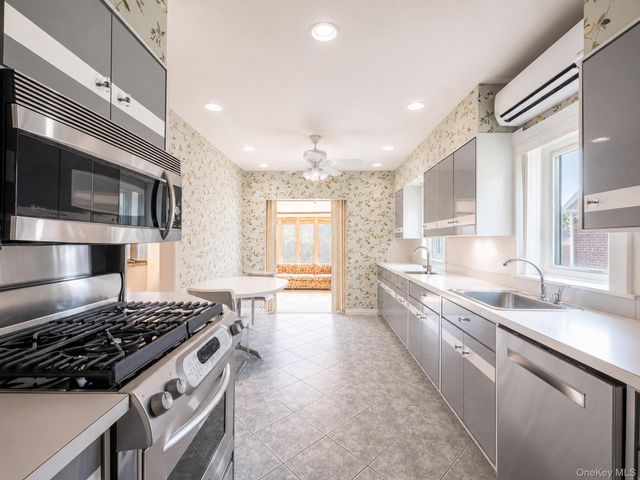 76-26 176th Street, Fresh Meadows, NY 11366