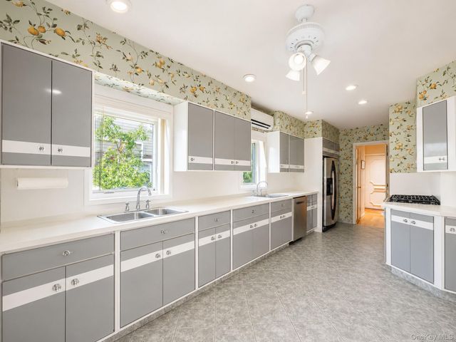 76-26 176th Street, Fresh Meadows, NY 11366