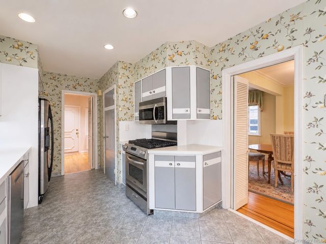 76-26 176th Street, Fresh Meadows, NY 11366