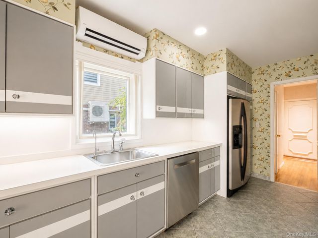 76-26 176th Street, Fresh Meadows, NY 11366