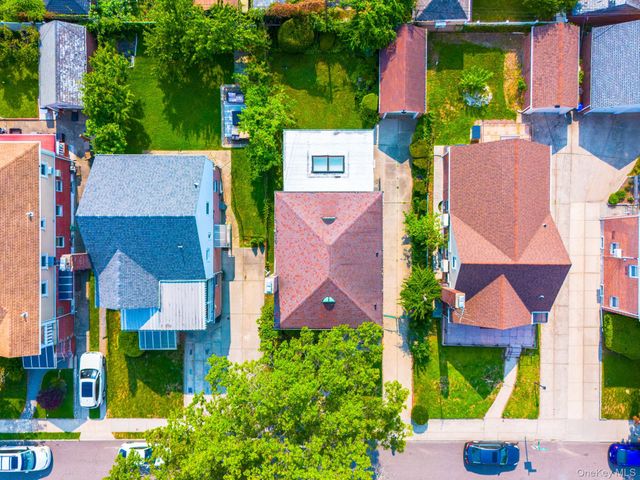 76-26 176th Street, Fresh Meadows, NY 11366