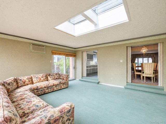 76-26 176th Street, Fresh Meadows, NY 11366