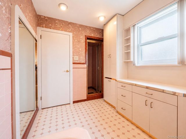 76-26 176th Street, Fresh Meadows, NY 11366