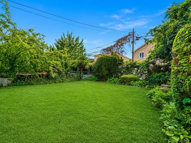 76-26 176th Street, Fresh Meadows, NY 11366