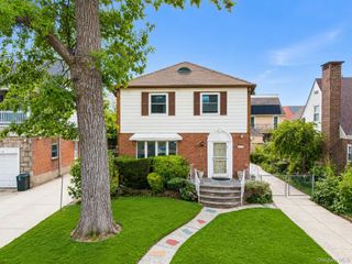 76-26 176th Street, Fresh Meadows, NY 11366