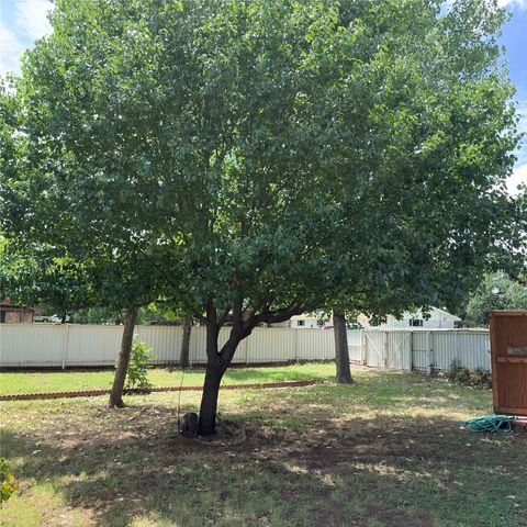3103 N Oak Avenue, Mineral Wells, TX 76067