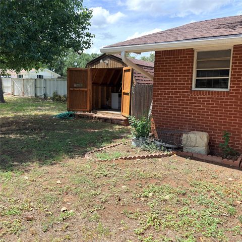 3103 N Oak Avenue, Mineral Wells, TX 76067