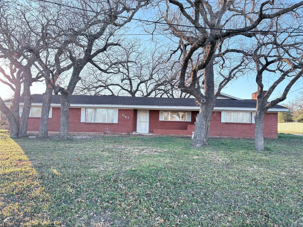 3103 N Oak Avenue, Mineral Wells, TX 76067