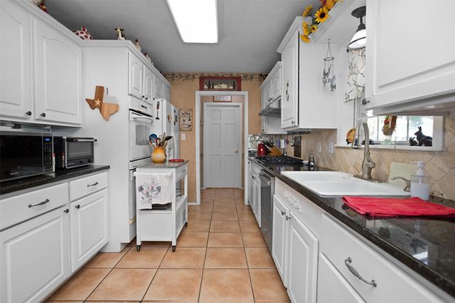 714 E Houston Avenue, Crockett, TX 75835