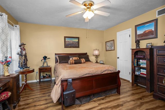 714 E Houston Avenue, Crockett, TX 75835