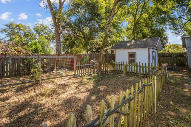 714 E Houston Avenue, Crockett, TX 75835