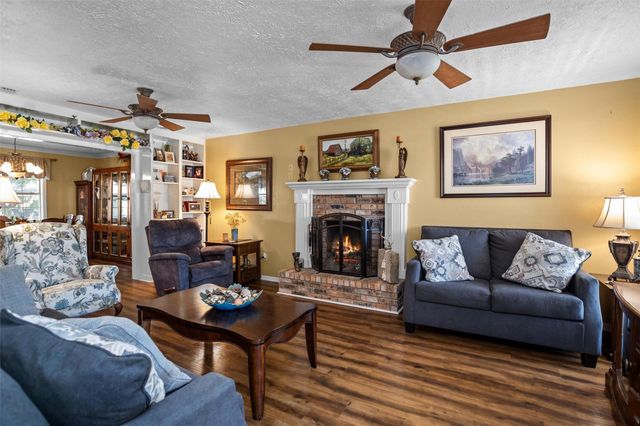 714 E Houston Avenue, Crockett, TX 75835