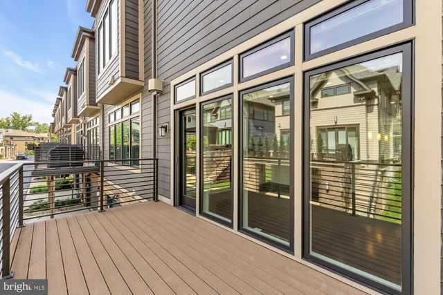 142 WINSOME CIR, Bethesda, MD 20814