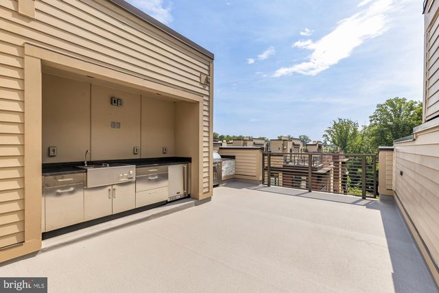 142 WINSOME CIR, Bethesda, MD 20814