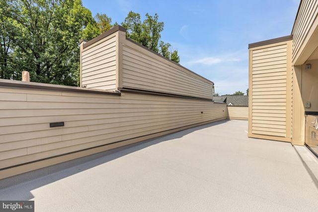 142 WINSOME CIR, Bethesda, MD 20814