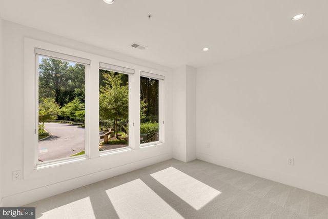 142 WINSOME CIR, Bethesda, MD 20814