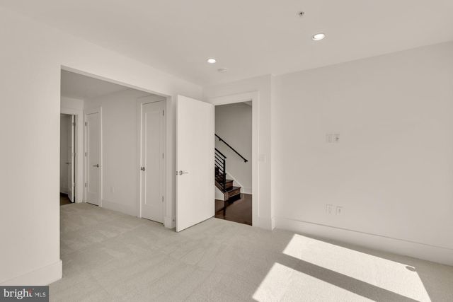 142 WINSOME CIR, Bethesda, MD 20814