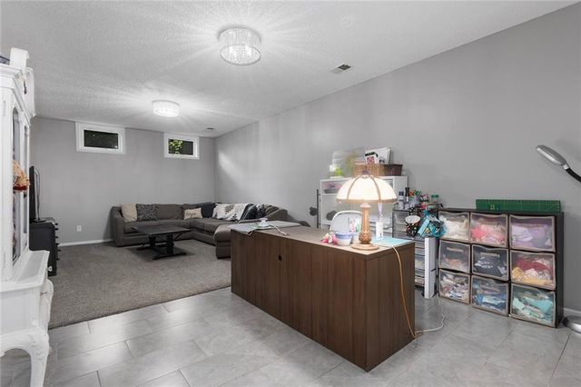 6505 N Beaman Avenue, Kansas City, MO 64151